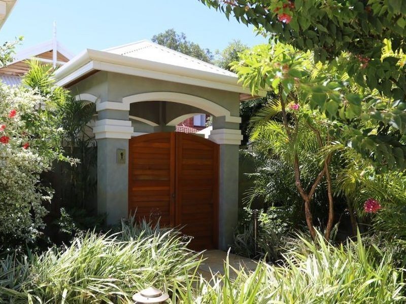 10 Mosaic Street West, Shelley WA 6148