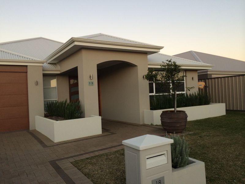18 Riviera Turn, Piara Waters WA 6112