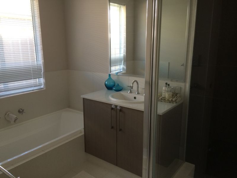 18 Riviera Turn, Piara Waters WA 6112