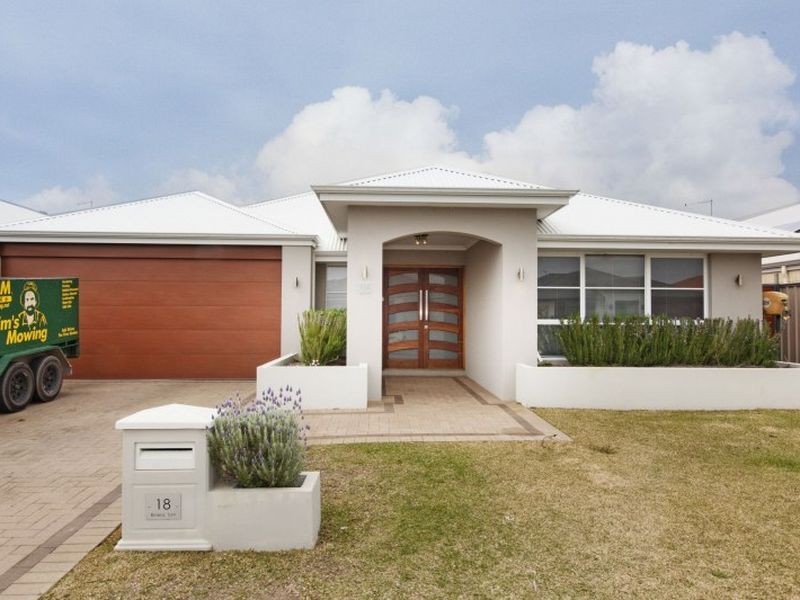 18 Riviera Turn, Piara Waters WA 6112