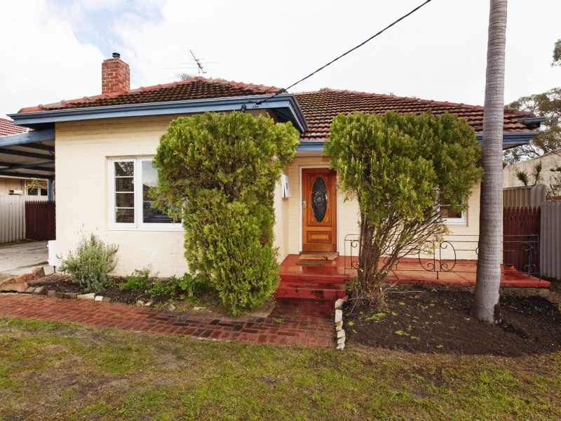 11 North Lake Rd, Alfred Cove WA 6154