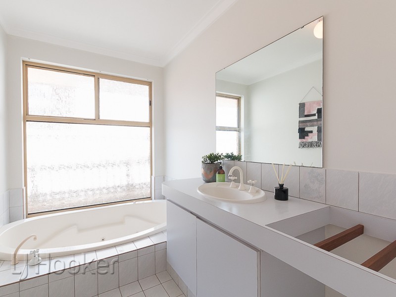 10 Monaco Ave, North Lake WA 6163