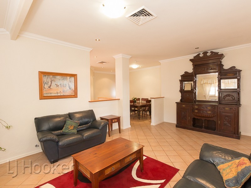 11 Onslow Street, Fremantle WA 6160