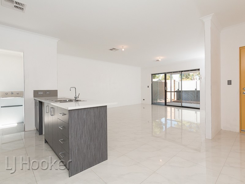 14A Rotsee Place, Champion Lakes WA 6111