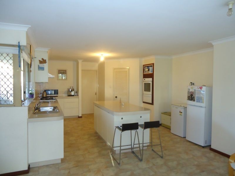 11 Hocking Place, Coogee WA 6166