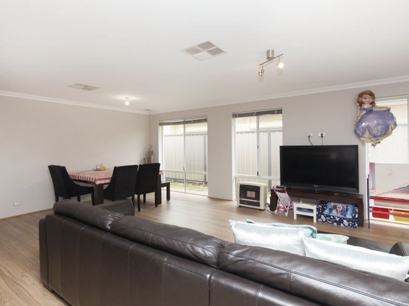 18 Riviera Turn, Piara Waters WA 6112