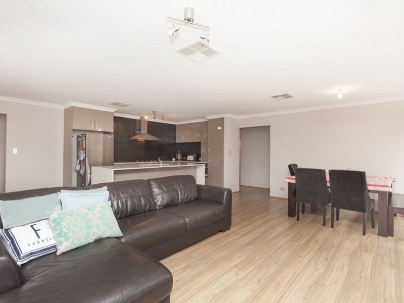 18 Riviera Turn, Piara Waters WA 6112