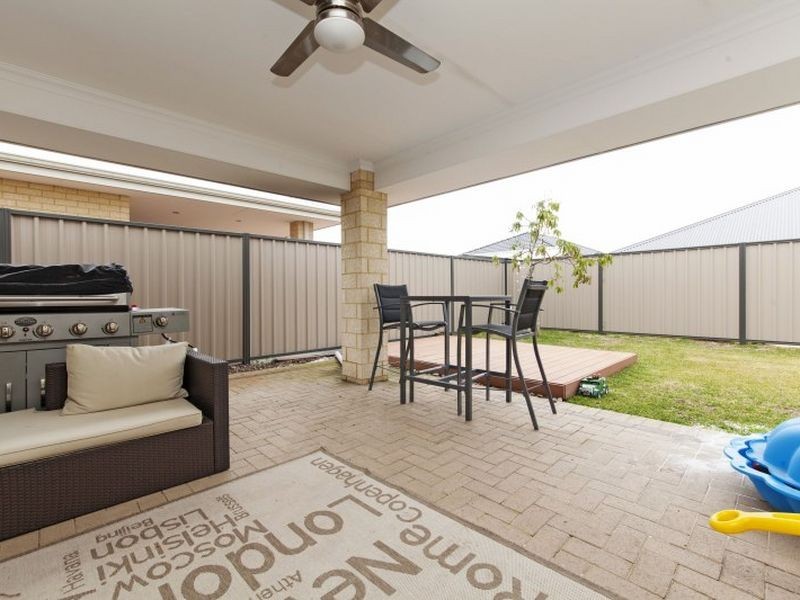 18 Riviera Turn, Piara Waters WA 6112