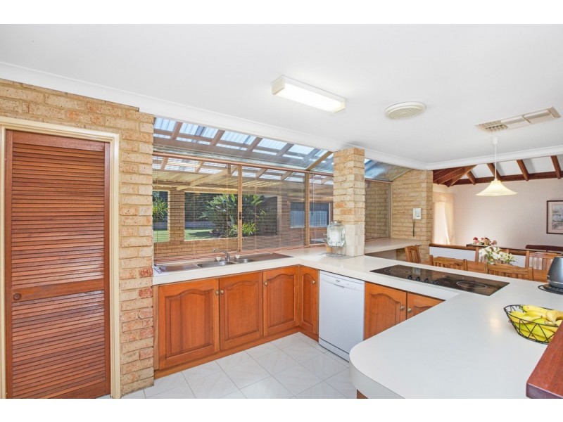 116 Le Souef Drive, Kardinya WA 6163