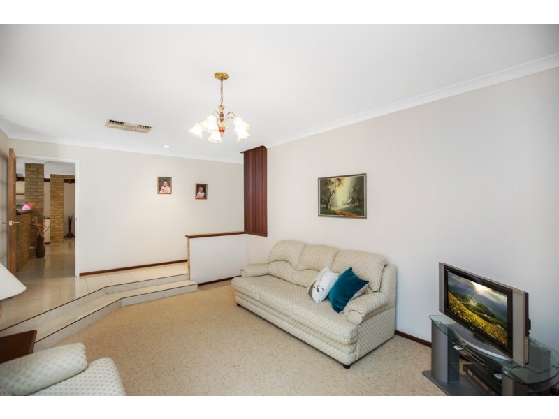 116 Le Souef Drive, Kardinya WA 6163