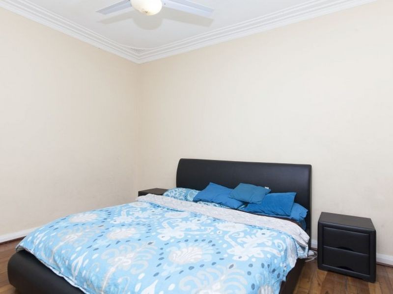 11 North Lake Road, Alfred Cove WA 6154