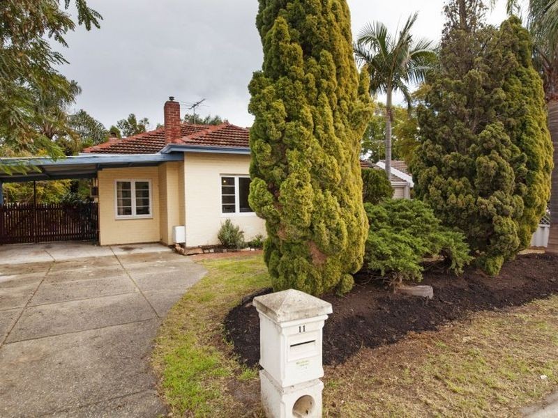 11 North Lake Road, Alfred Cove WA 6154