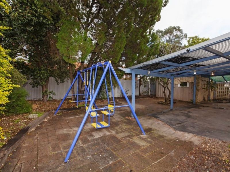 11 North Lake Road, Alfred Cove WA 6154