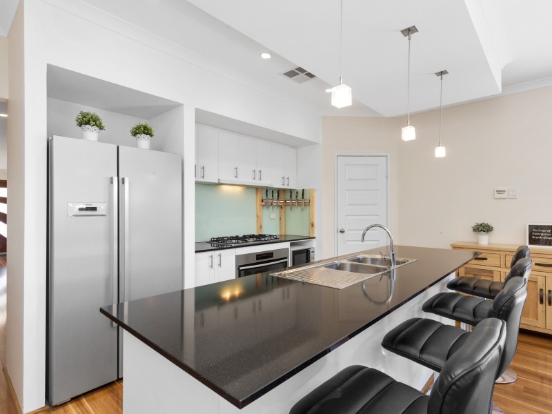 120 Honeywood Avenue, Wandi WA 6167