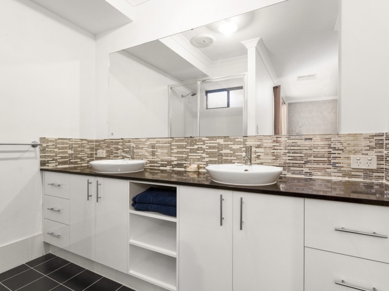 120 Honeywood Avenue, Wandi WA 6167