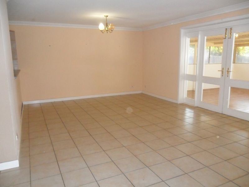 11 Banyard  Avenue, Kelmscott WA 6111