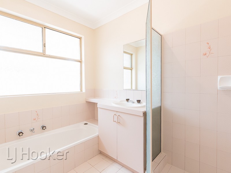 8/9-11 Mallard Way, Cannington WA 6107