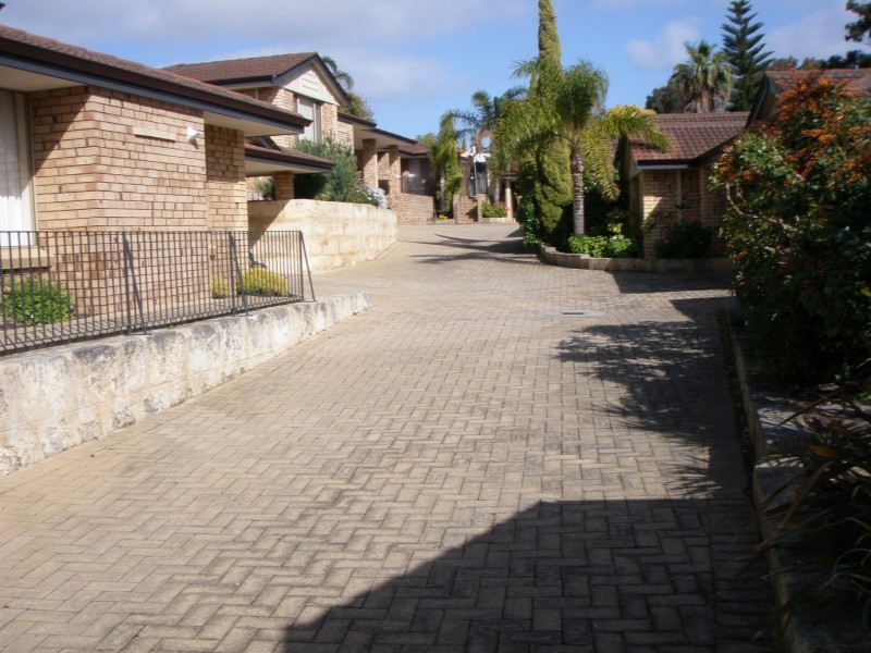 6/15 Moore Gardens, Kardinya WA 6163