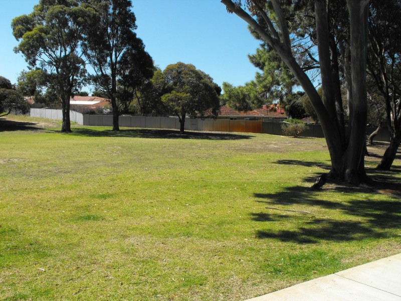 6/15 Moore Gardens, Kardinya WA 6163