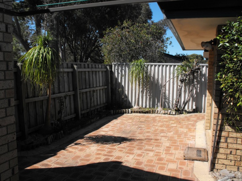 6/15 Moore Gardens, Kardinya WA 6163