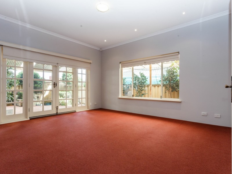 135 Parkway Road, Bibra Lake WA 6163