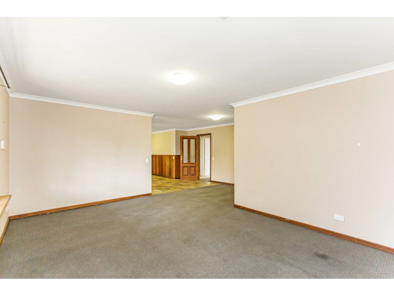 11 & 11a North Lake Road, Alfred Cove WA 6154