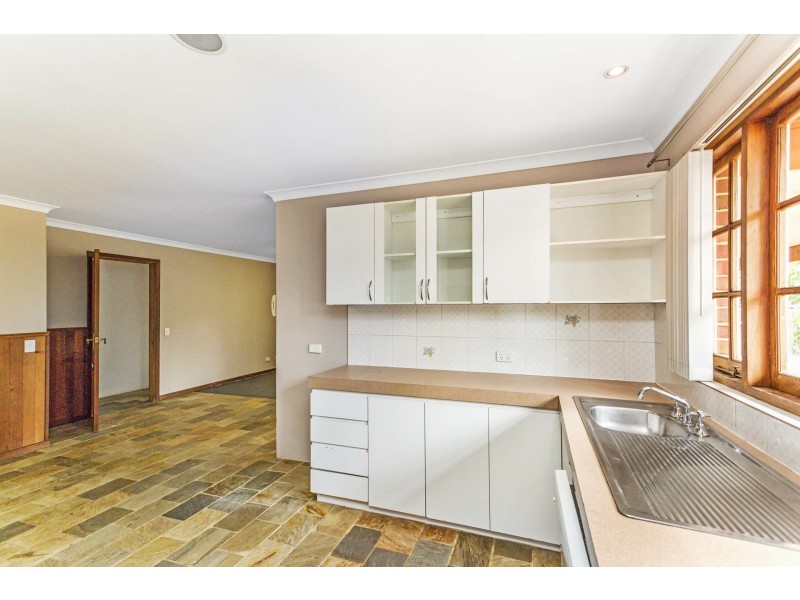 11 & 11a North Lake Road, Alfred Cove WA 6154