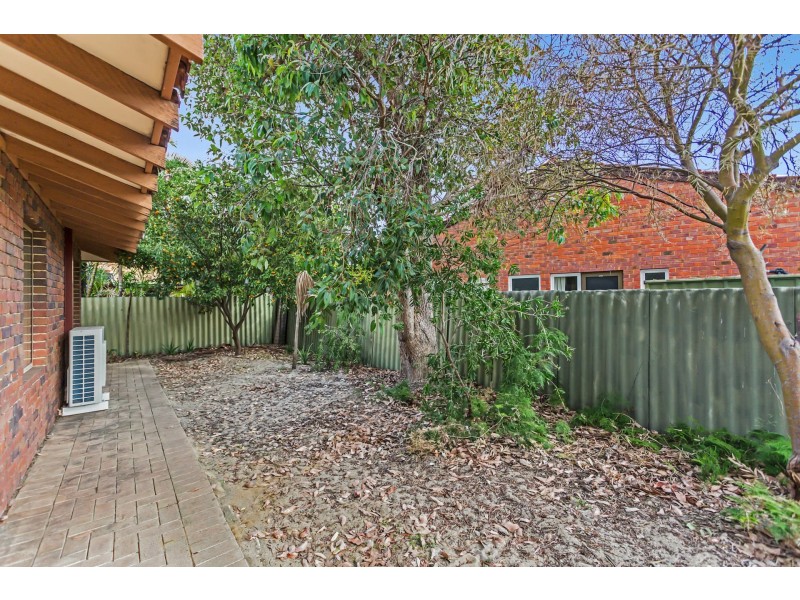 11 & 11a North Lake Road, Alfred Cove WA 6154