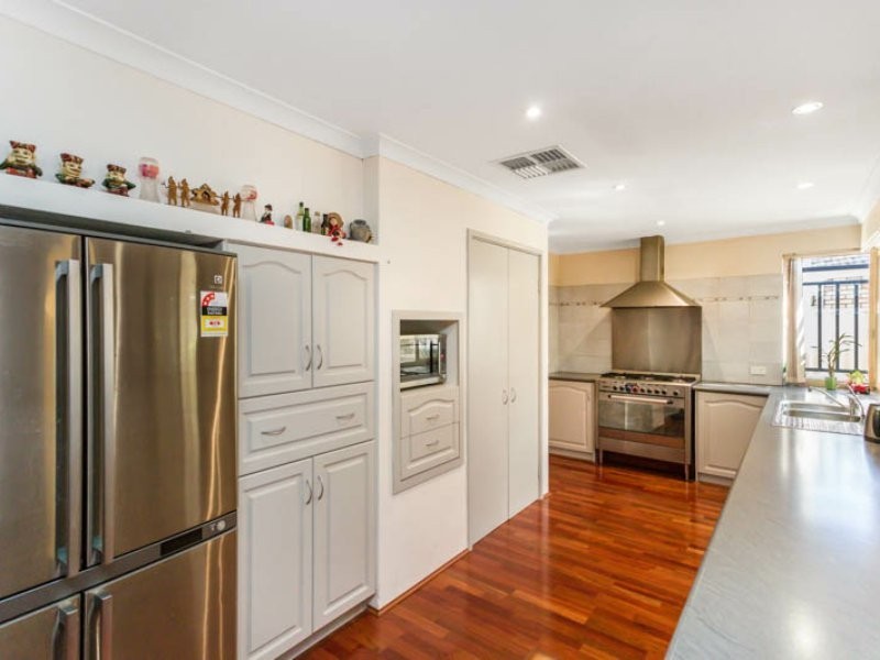 6 Bowman Court, Kardinya WA 6163