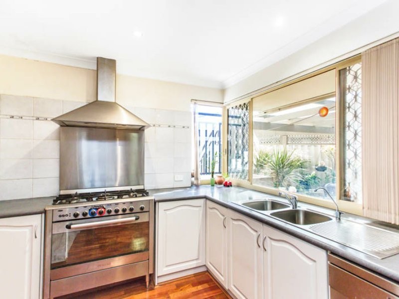 6 Bowman Court, Kardinya WA 6163