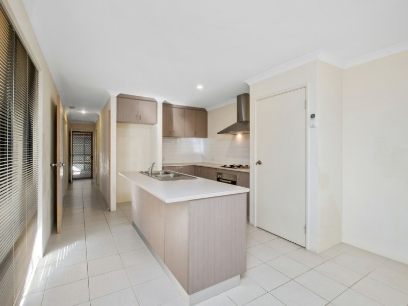 16 Botany Parade, Ellenbrook WA 6069