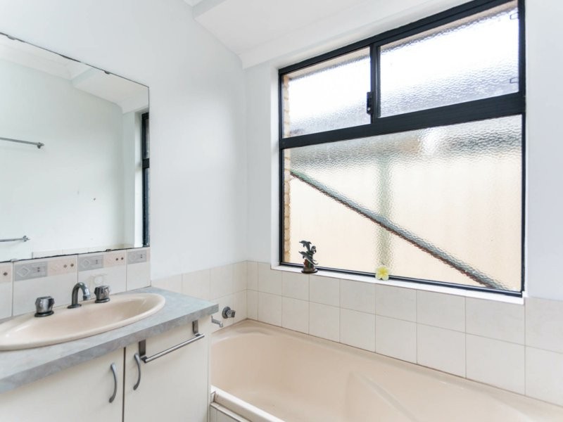 7 Teal Brook Circle, Seville Grove WA 6112