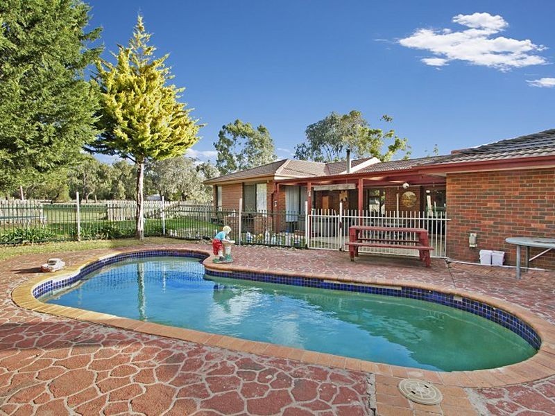 11 Hanover Court, Kilmore VIC 3764