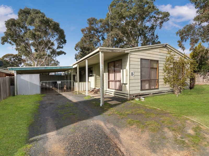5 Donaldson Drive, Broadford VIC 3658