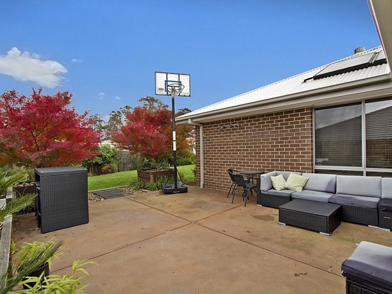 14 Grange Drive, Broadford VIC 3658