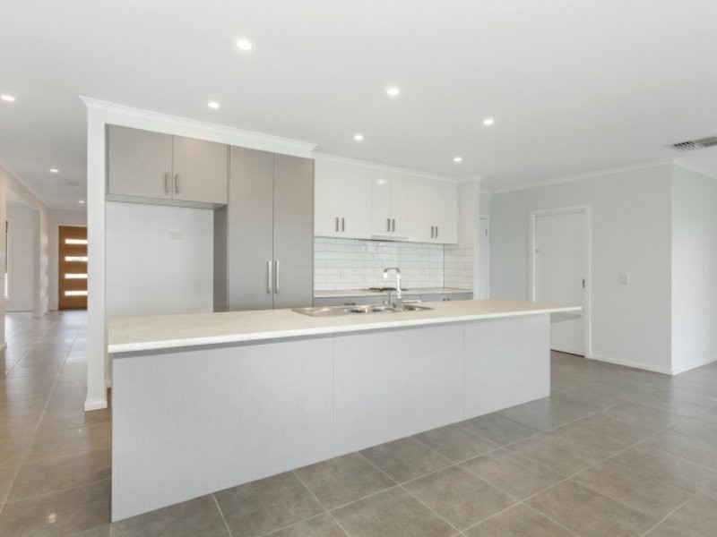 16 Paperbark Court, Broadford VIC 3658