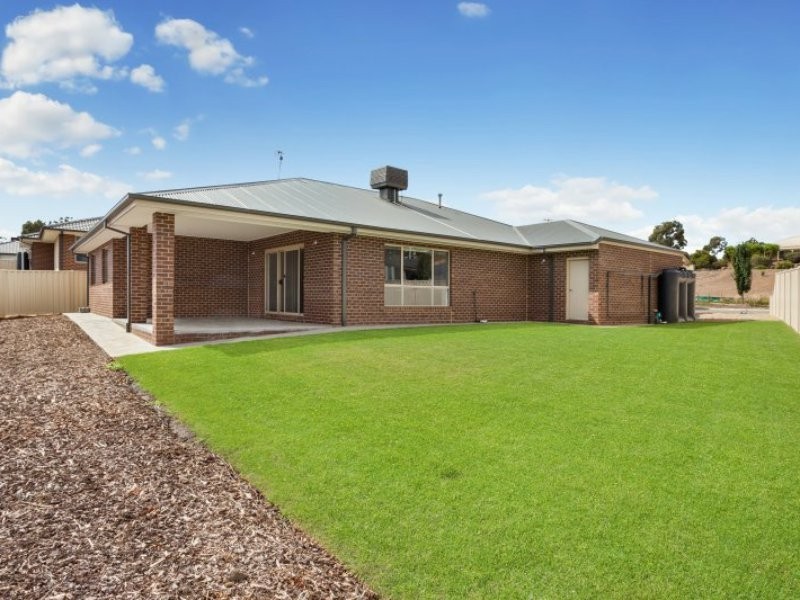 16 Paperbark Court, Broadford VIC 3658