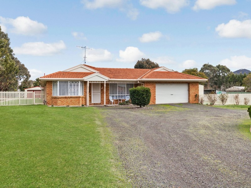 5 Casey Crescent, Broadford VIC 3658