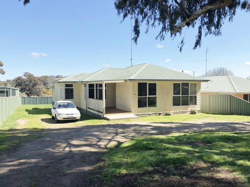 18 Burges Lane, Broadford VIC 3658