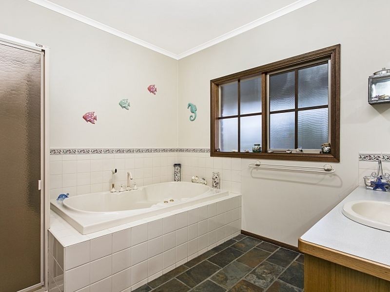 7 Roditis Ave, Broadford VIC 3658