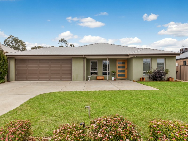 57 Donaldson Drive, Broadford VIC 3658