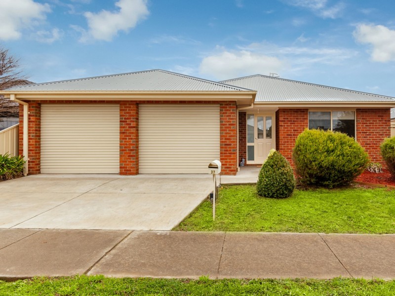 37 Mikada Boulevard, Kilmore VIC 3764