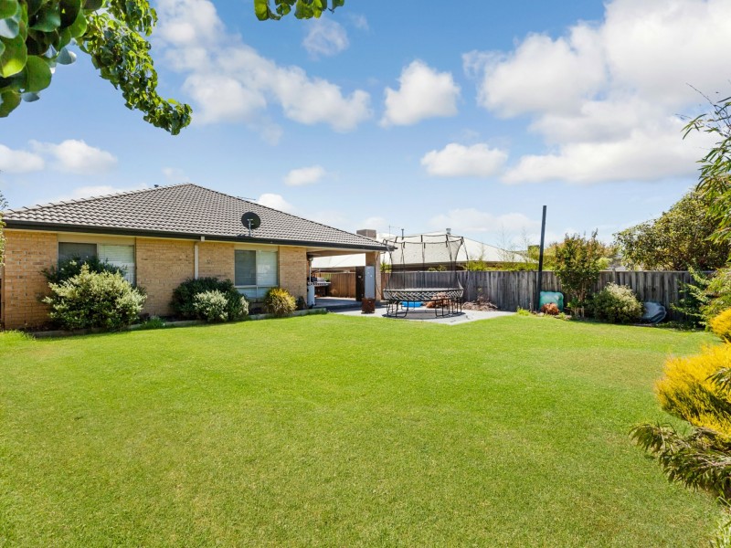 12 Grange Drive, Broadford VIC 3658