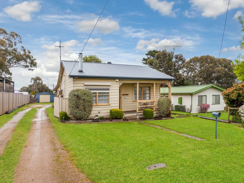 32 First Street, Broadford VIC 3658
