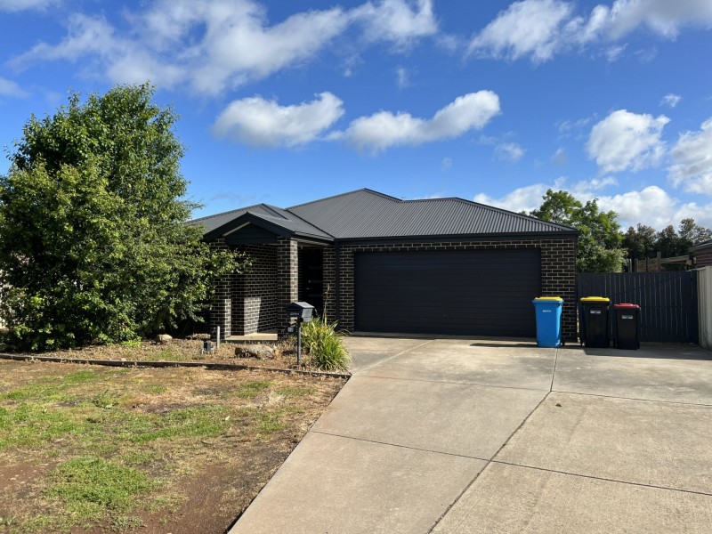 12 Francis Court, Kilmore VIC 3764