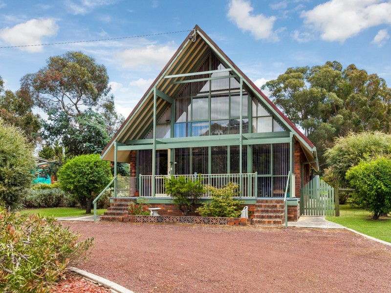 33 Fleming Drive, Broadford VIC 3658
