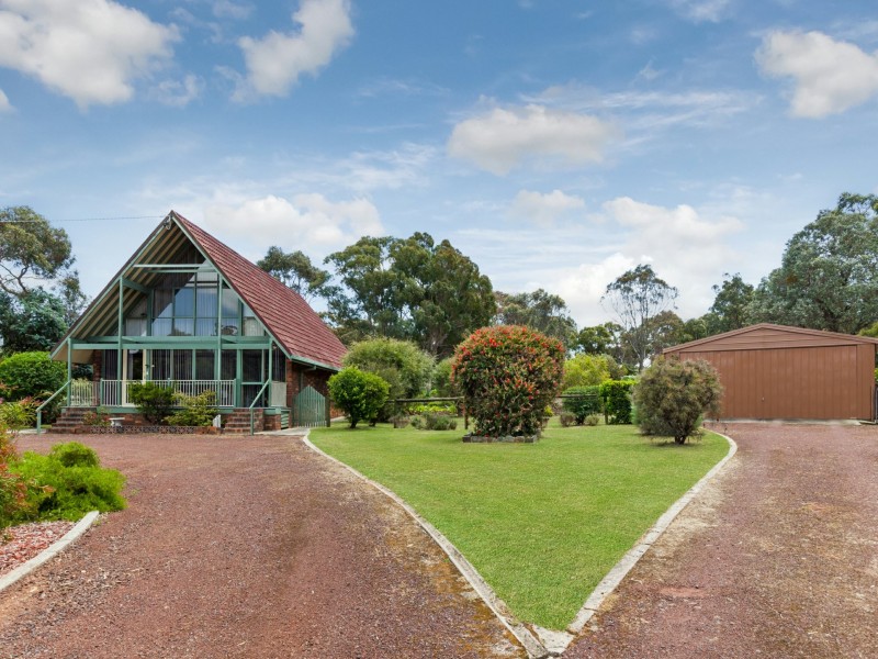 33 Fleming Drive, Broadford VIC 3658