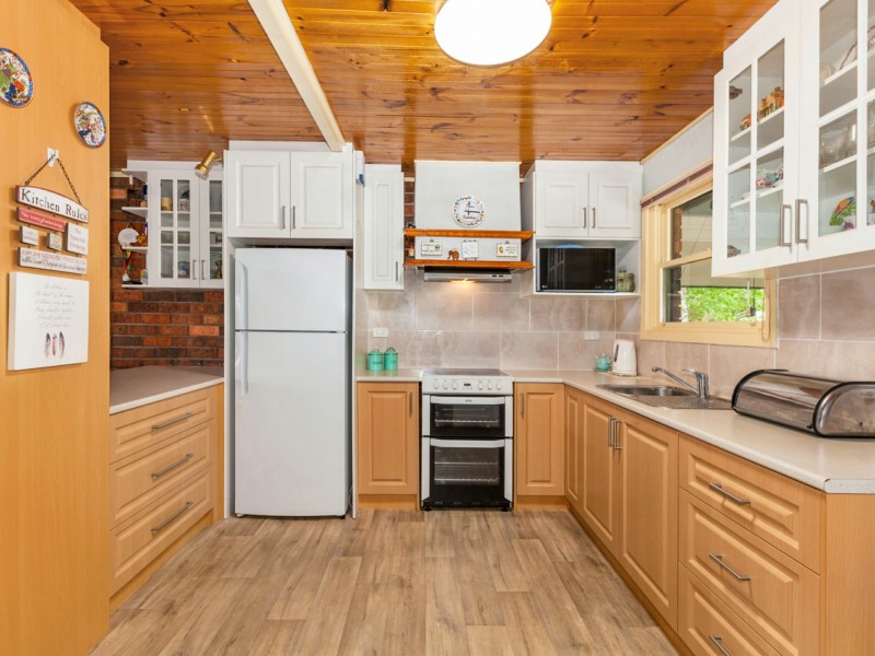 33 Fleming Drive, Broadford VIC 3658