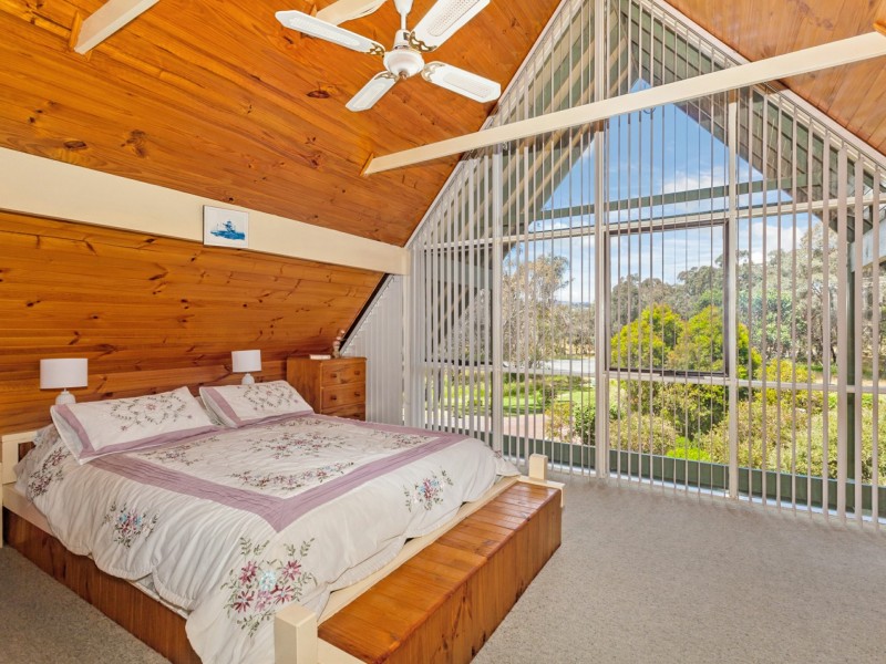 33 Fleming Drive, Broadford VIC 3658