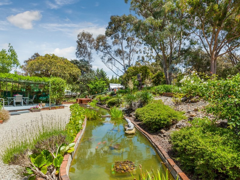 33 Fleming Drive, Broadford VIC 3658